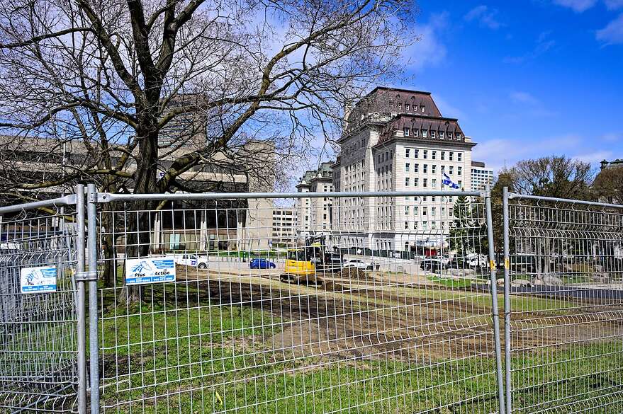 Des sondages archéologiques ont débuté mardi au parc de la Francophonie.