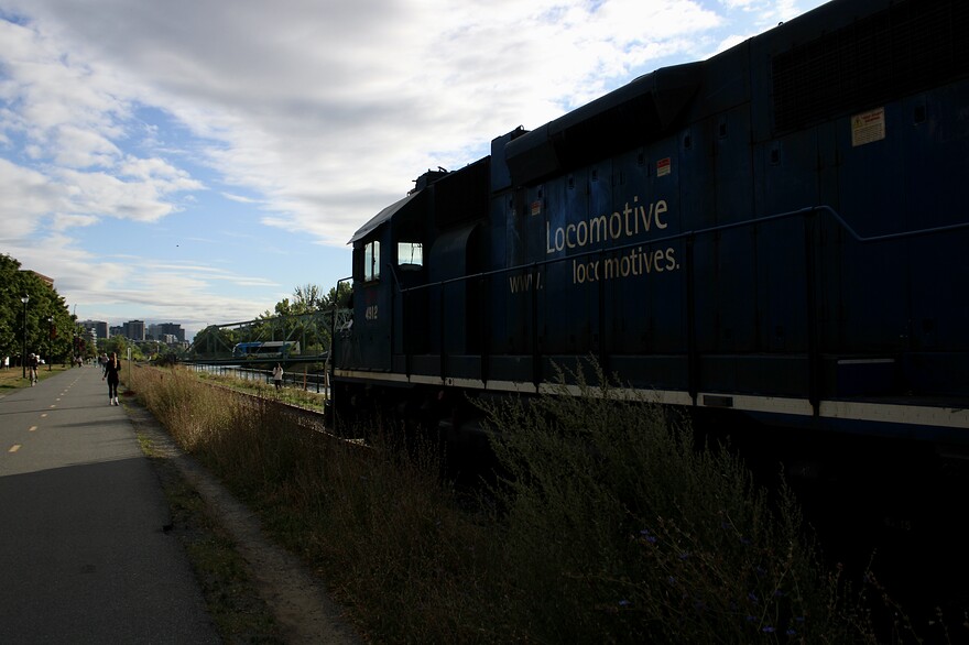 EBFEB6CD-B354-46E5-A77A-C8AA8E409117_1_201_a