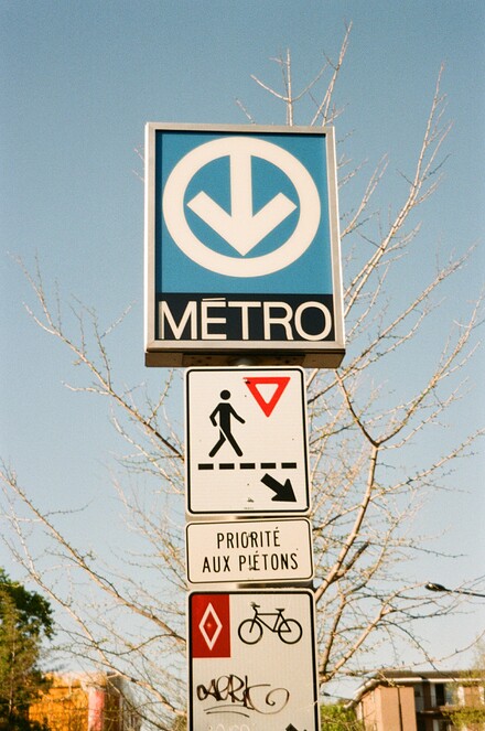 Panneau du métro Laurier