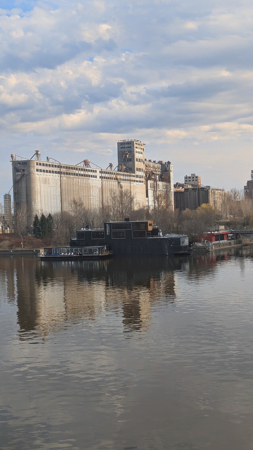 PXL_20250424_203909120.MP~2