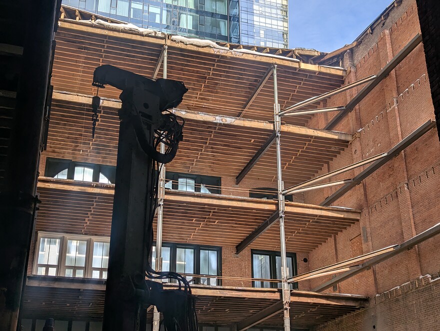 PXL_20250208_184502962