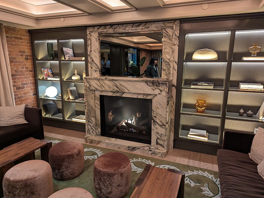 PXL_20251109_184247980