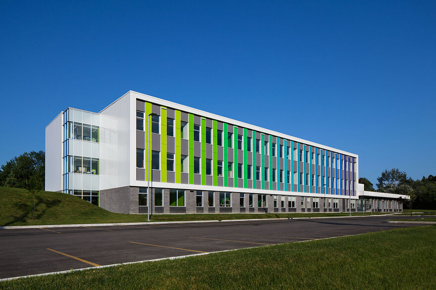 bergeron-thouin-associes-realisation-education-ecole-primaire-aux-couleurs-du-savoir-02