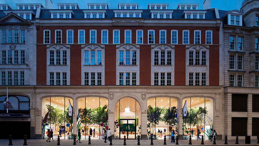 Apple-Brompton-Road-London-media-preview-hero_Full-Bleed-Image.jpg.large