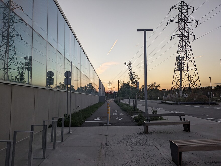 PXL_20251003_223915677