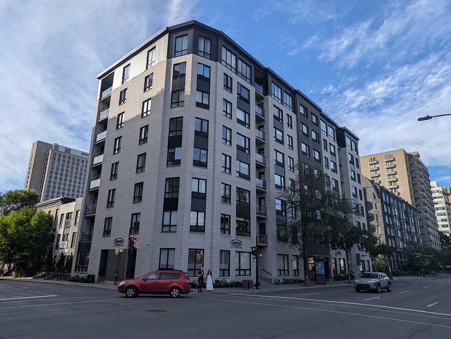 PXL_20250818_212824291.MP