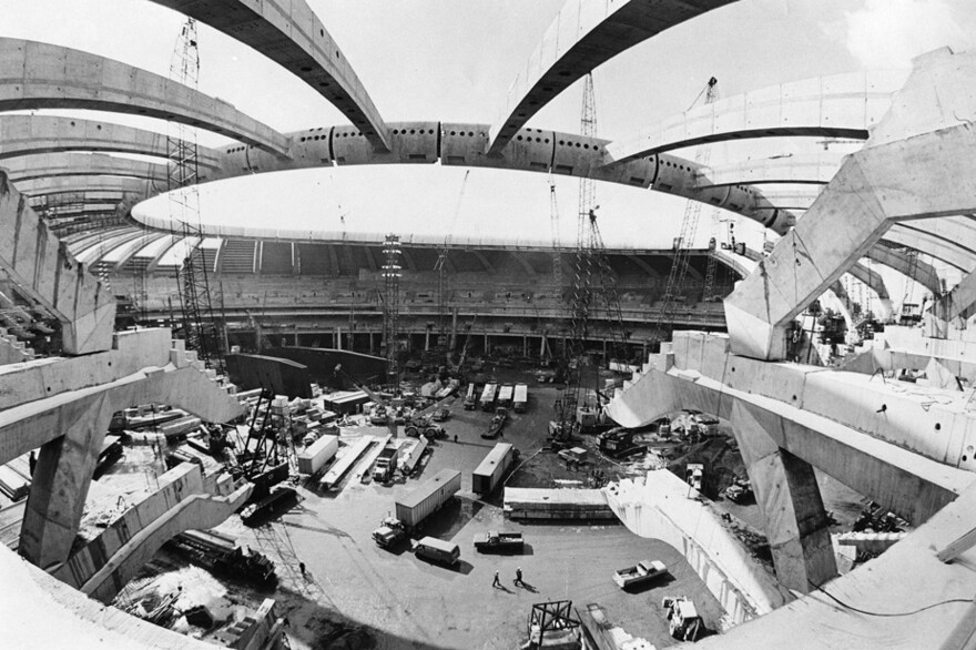 Le chantier du Stade olympique, en mars 1976