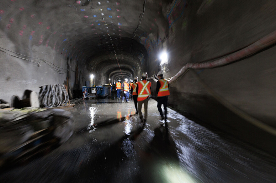 Les travaux d’excavation sont terminés dans le tunnel du REM, mais il reste encore beaucoup à faire. L’installation de la voie ferrée n’a pas débuté.