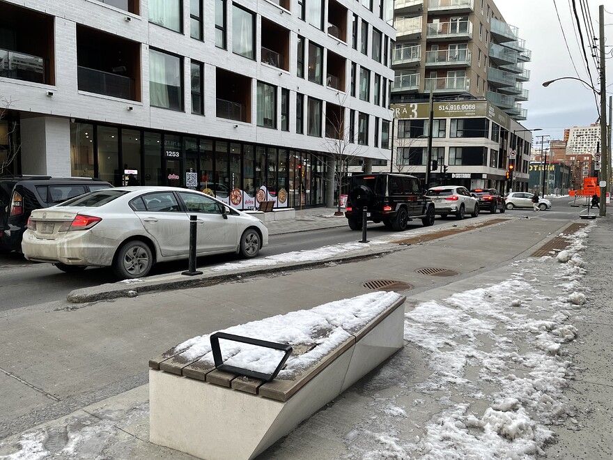 Quai d'autobus/piste cyclable devant le 1304, rue Ottawa