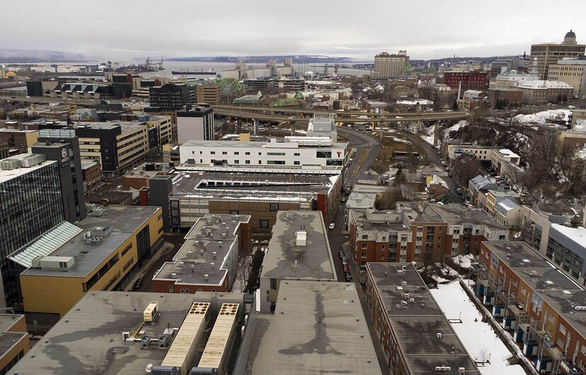 Vue aérienne du quartier St-Roch à Québec, le 27 mars 2024