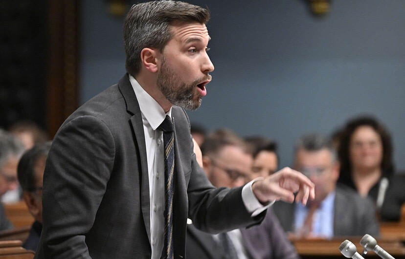 Le chef parlementaire de Québec solidaire, Gabriel Nadeau-Dubois, a critiqué en matinée le « laxisme » du gouvernement Legault dans l’encadrement des plateformes de location à court terme.