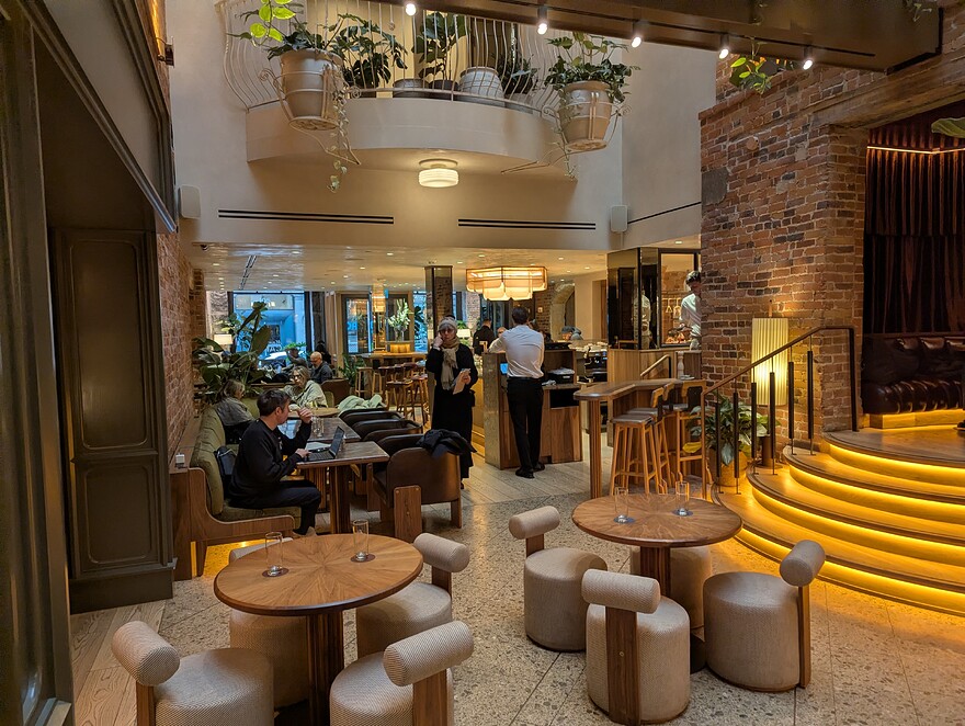 PXL_20251109_184320818