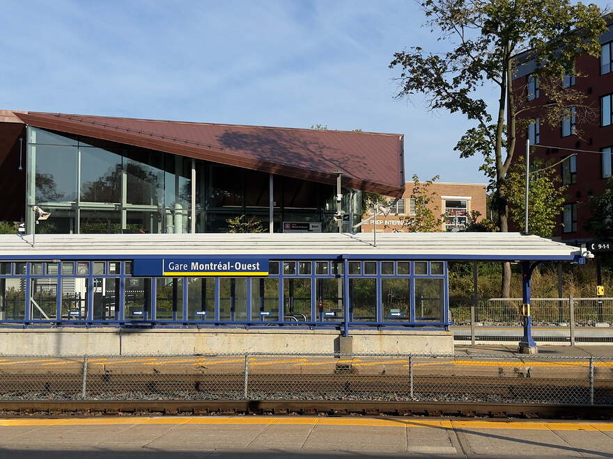 New Sherbrooke édicule and the édicule to track 2