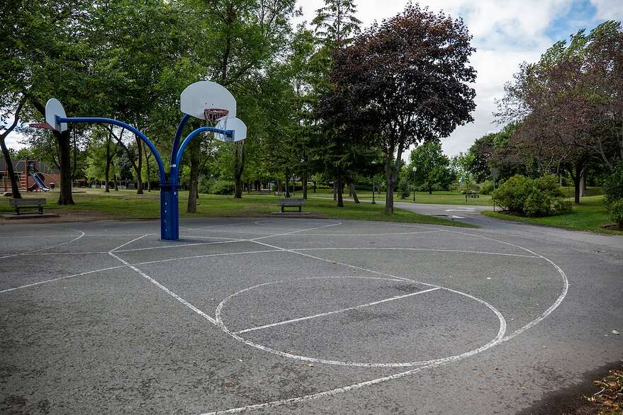 Le parc Gilles-Lamontagne, autrefois le parc de la Jeunesse, a été aménagé en 1985, à l’occasion de l’Année internationale de la jeunesse.