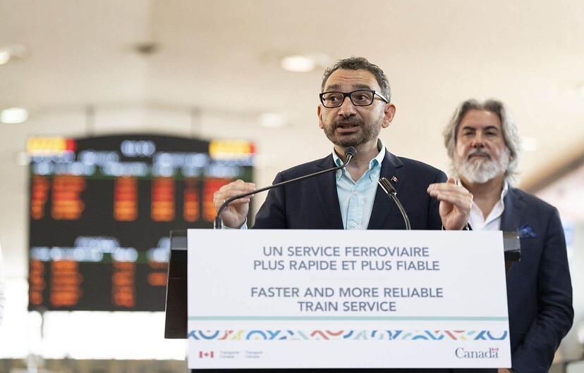 Les ministres fédéraux des Transports et du Patrimoine canadien, Omar Alghabra et Pablo Rodriguez, étaient jeudi à la Gare centrale de Montréal pour dévoiler le nom des trois consortiums qui se sont qualifiés et qui devront soumettre d’ici l’été 2024 leur proposition de train à grande fréquence.