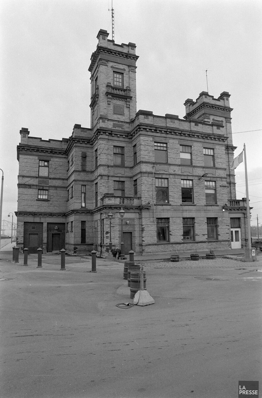 06M_P833S5D1987-0457_001