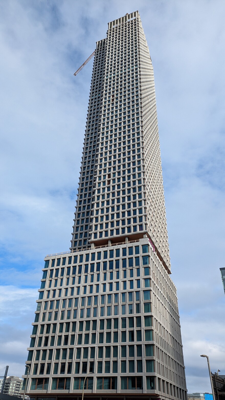 PXL_20250306_203036114.MP