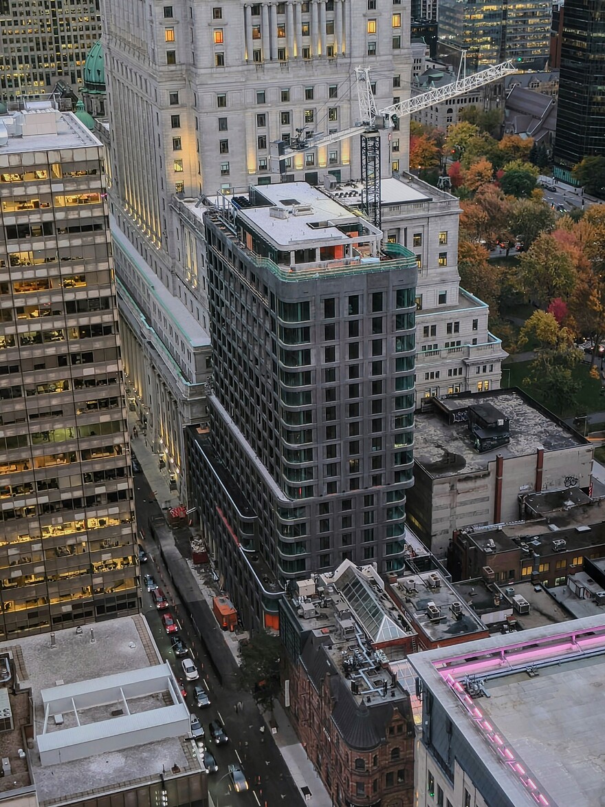 PXL_20251024_215631117.NIGHT~3