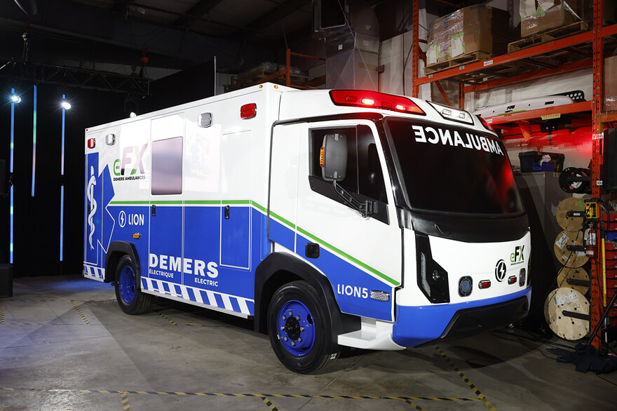 Électrification des transports, Un premier camion de pompiers électrique  au Canada en 2022