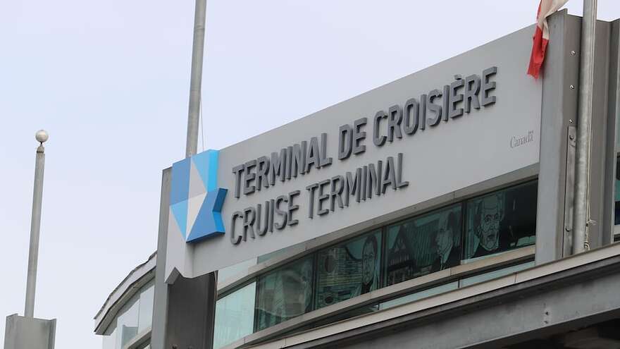 Extérieur du terminal de croisière du Port de Québec.