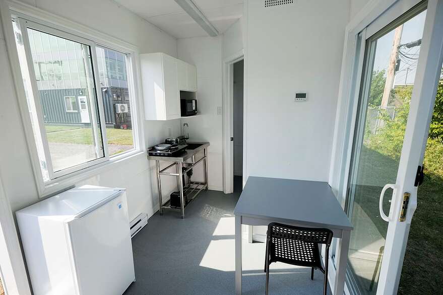 Toutes les commodités de base se retrouvent dans un espace restreint.