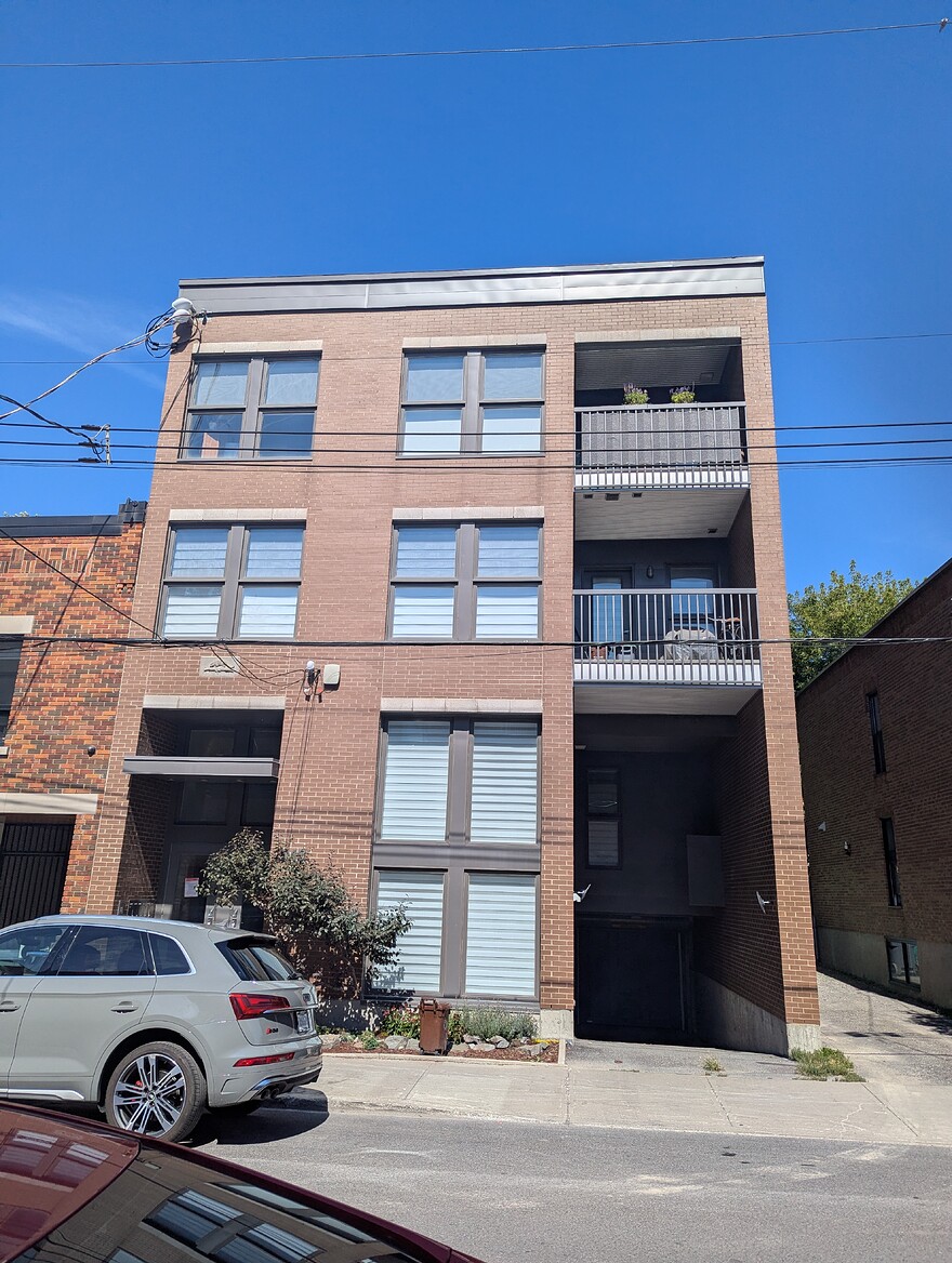 PXL_20250904_180844749.MP