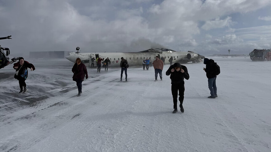 Un avion de Delta a subi un accident à l'atterrissage lundi après-midi à l'aéroport Pearson de Toronto. Photo : Gracieuseté de Pete Carlson