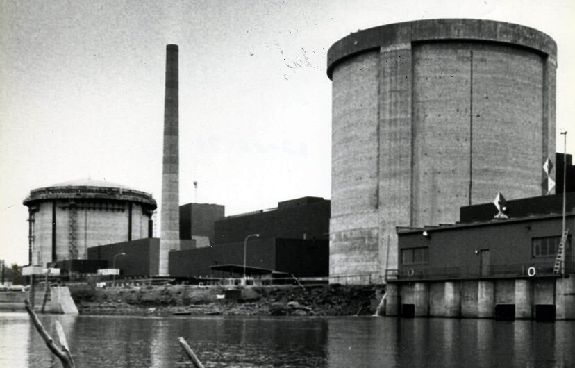 En 1965, le gouvernement Lesage autorise Hydro-Québec à construire, de concert avec Énergie atomique du Canada, la première centrale nucléaire au Québec : Gentilly-1.