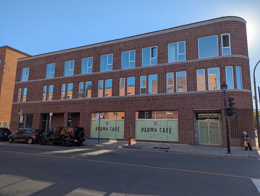 PXL_20250930_195713916