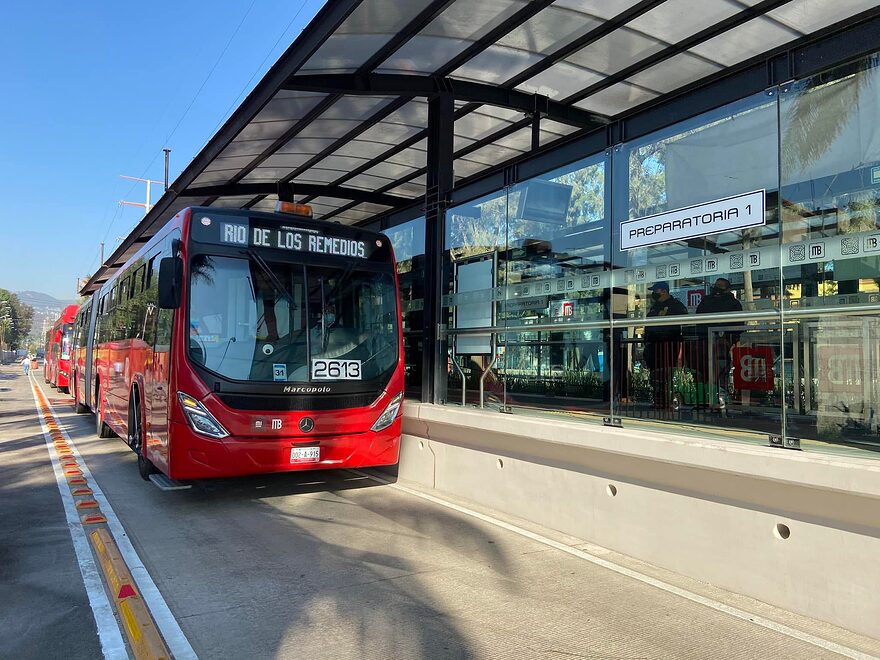 Metrobús_Preparatoria_1