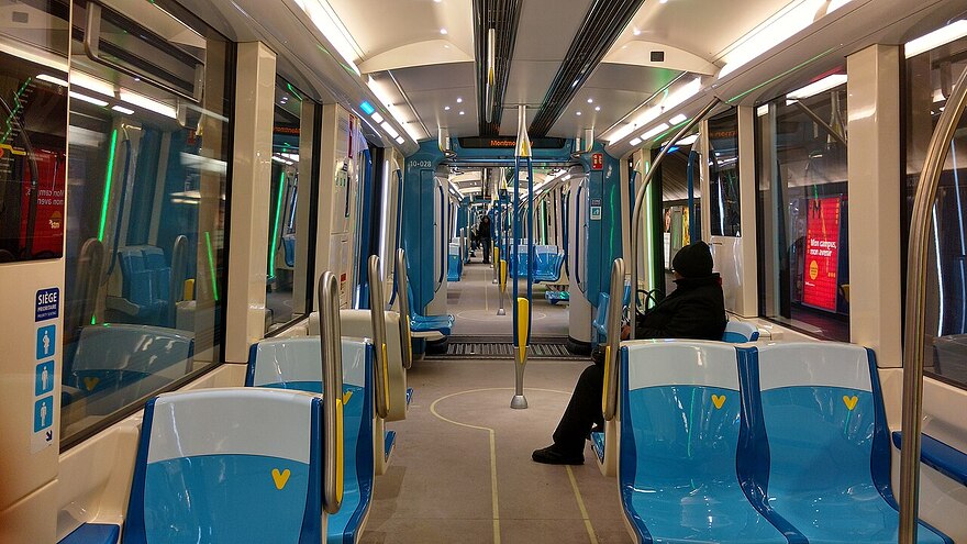 METRO-AZUR-INTERIEUR