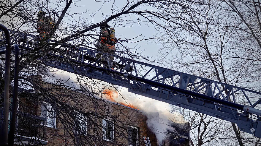 L'incendie a fait cinq blessés. Photo : Radio-Canada / Simon-Marc Charron