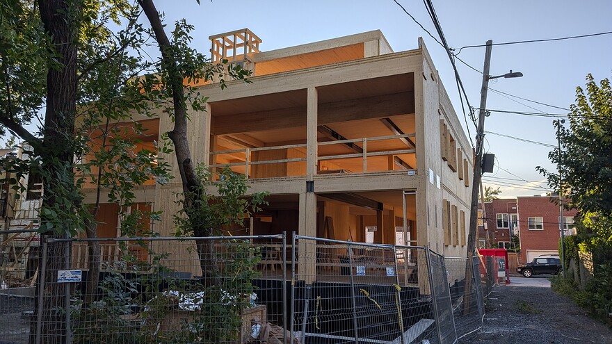 PXL_20250825_225122478