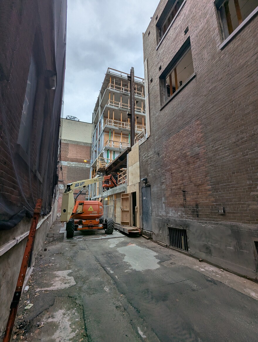 PXL_20251022_193848168