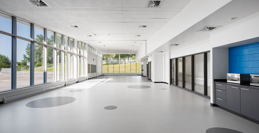 bergeron-thouin-associes-realisation-education-ecole-primaire-aux-couleurs-du-savoir-07