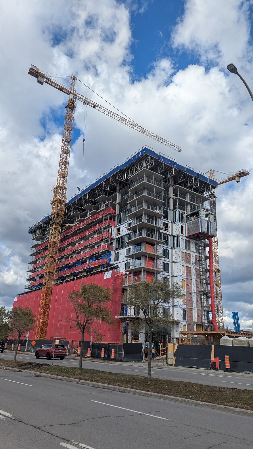 PXL_20251104_175235347