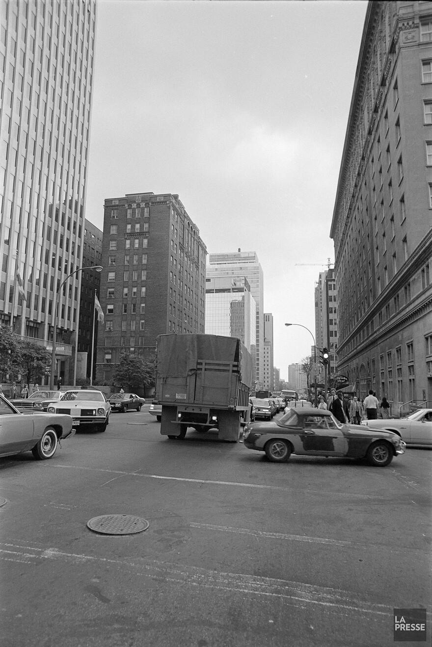 06M_P833S5D1975-0386_0022