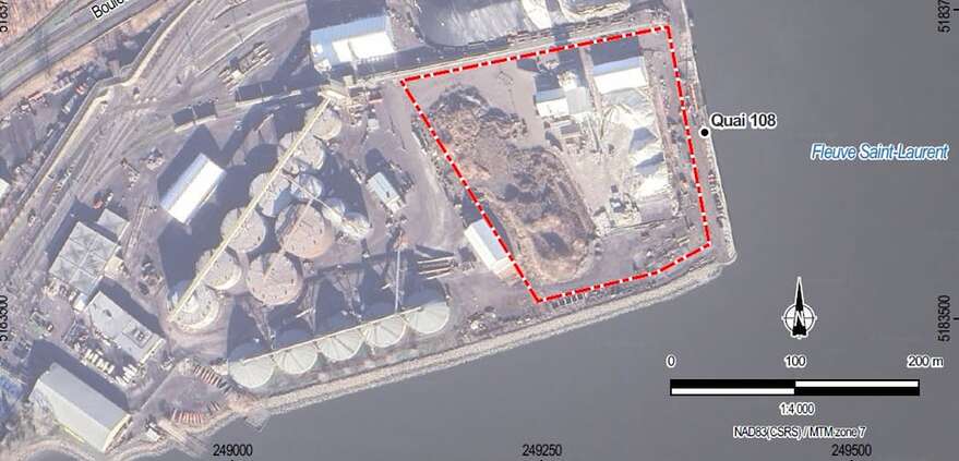 La portion encerclée de rouge a été asphaltée.