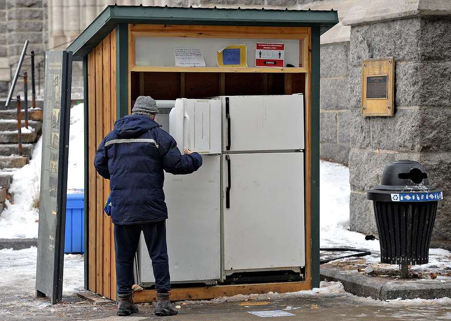Le frigo-partage du parvis de l'église Saint-Roch doit être relocalisé le temps de l'événement <i>AURA</i>.
