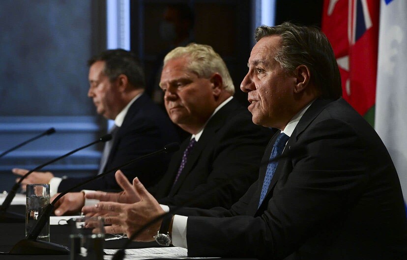 Les premiers ministres de l’Ontario et du Québec, Doug Ford et François Legault, lors d’une conférence de presse tenue à Ottawa, le 18 septembre 2020.