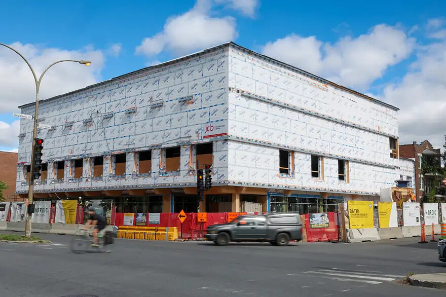 PHOTO FRANÇOIS ROY, LA PRESSE - Le nouvel édifice est situé sur boulevard Saint-Laurent, en face du parc Jarry.