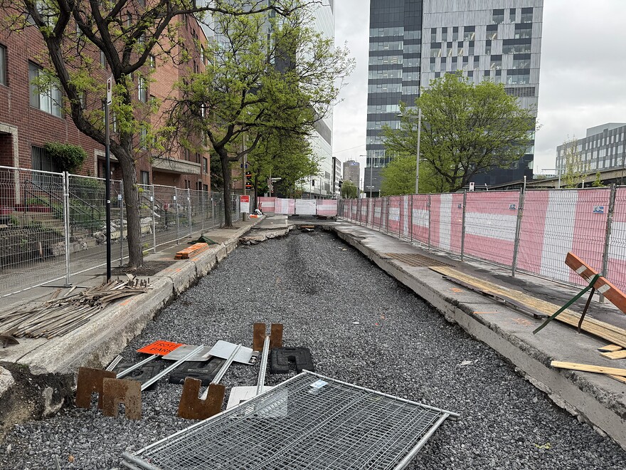 Viger / De l'Hôtel-de-Ville, vue vers l'est