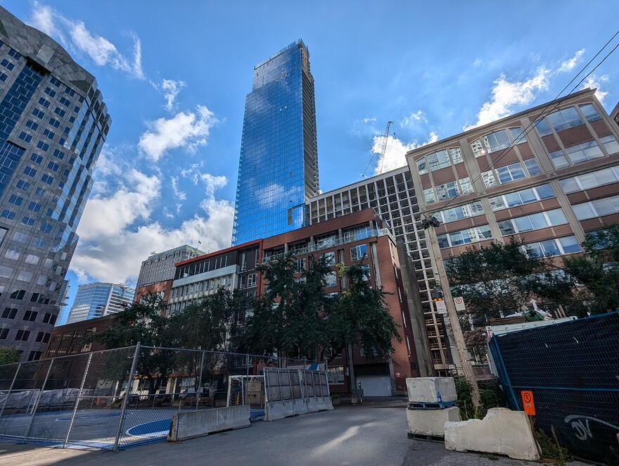 PXL_20240928_190204128