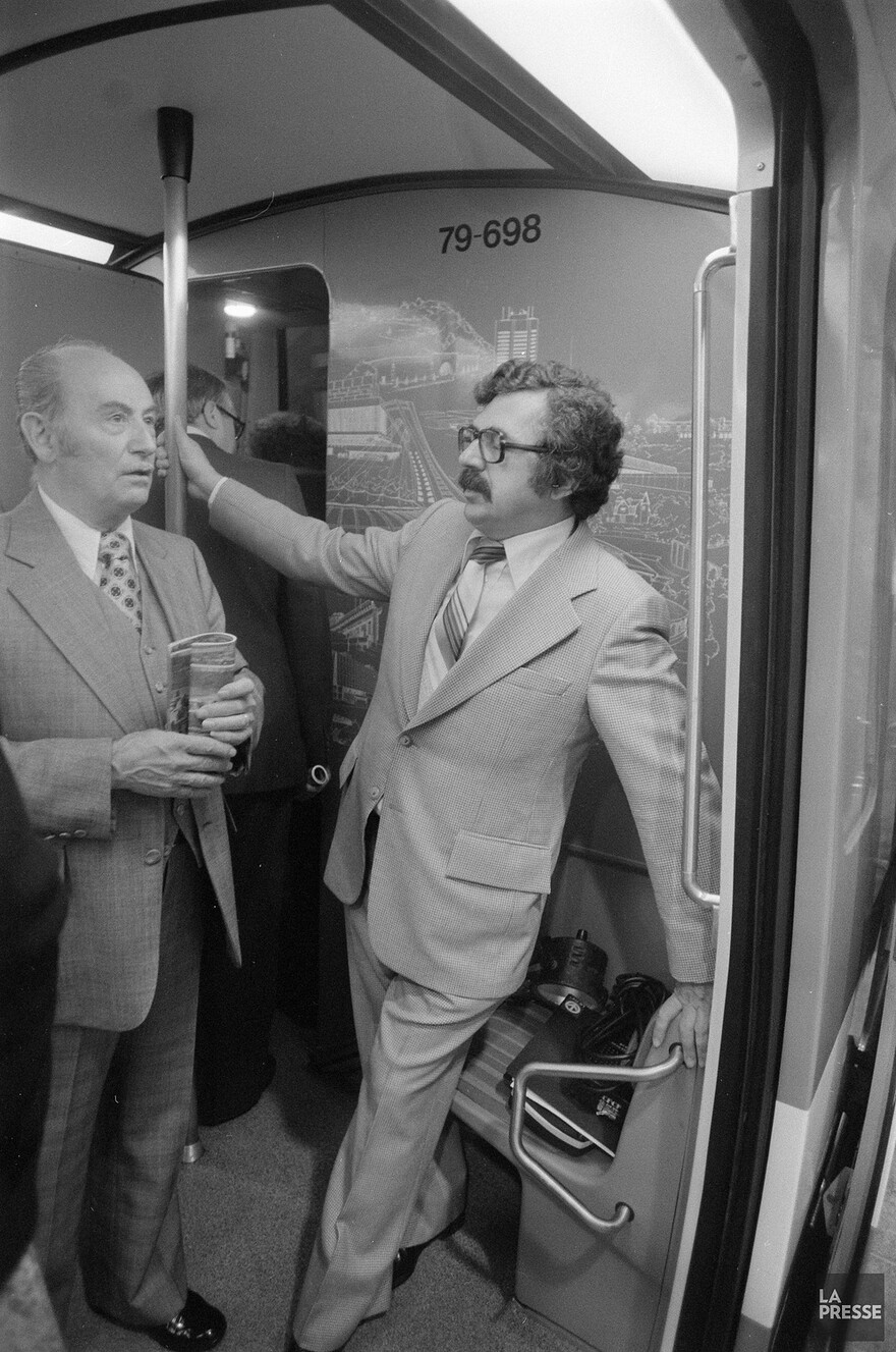 06M_P833S5D1978-0189_0014