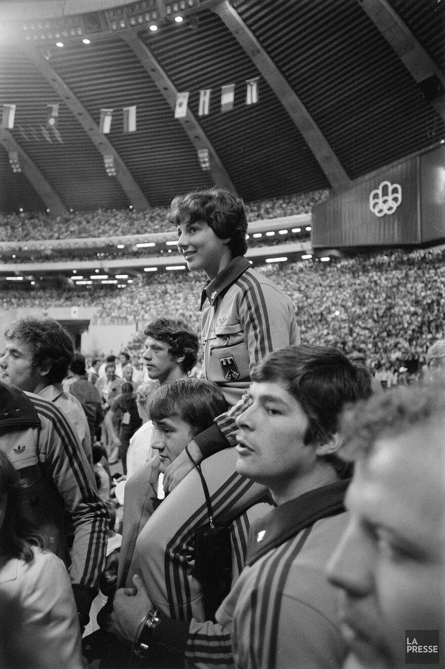 06M_P833S5D1976-0383_001