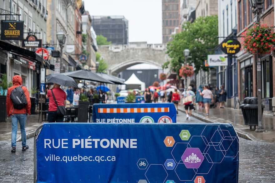 L'achalandage de la rue Saint-Jean est fortement dépendant de la météo, observent les commerçants.