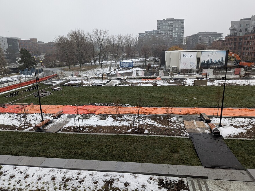 PXL_20251121_182721619