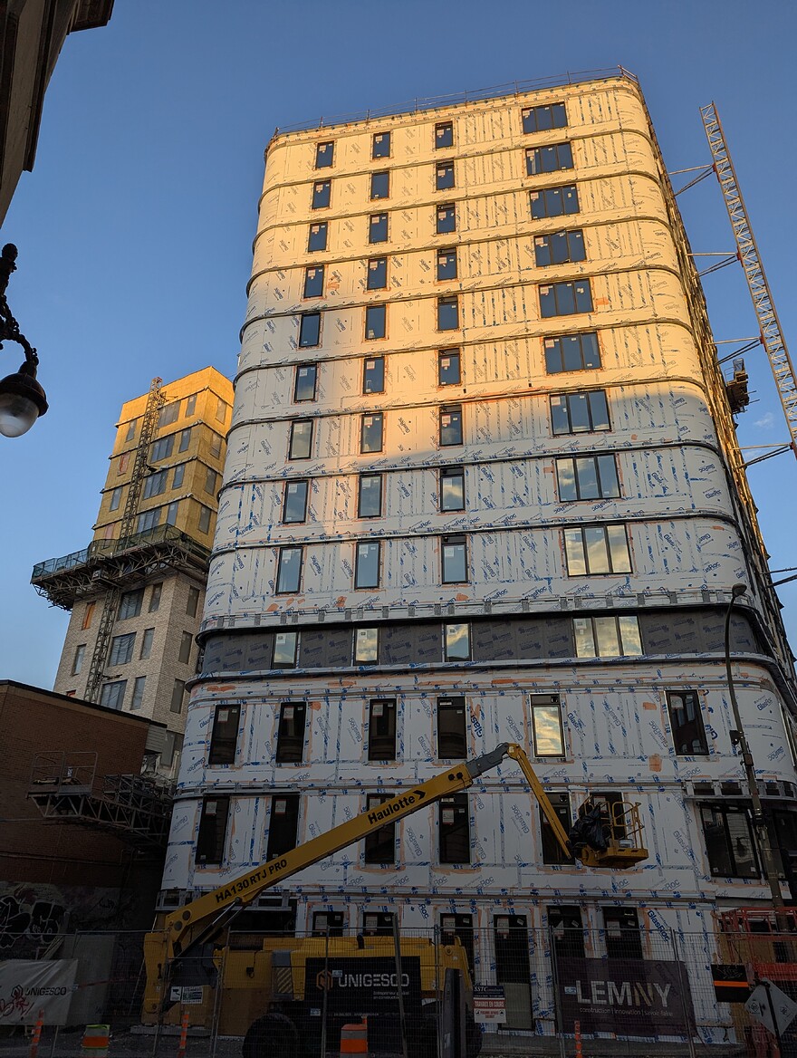 PXL_20250911_224444163