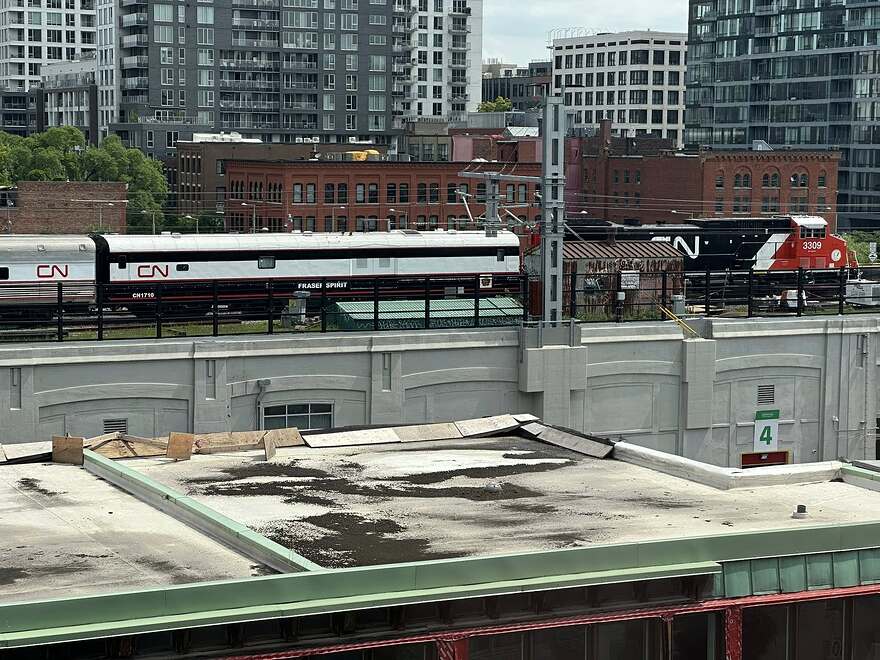 Train de passagers du CN ©Alex Buchanan