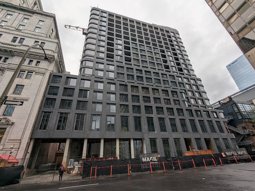 PXL_20251022_180244284